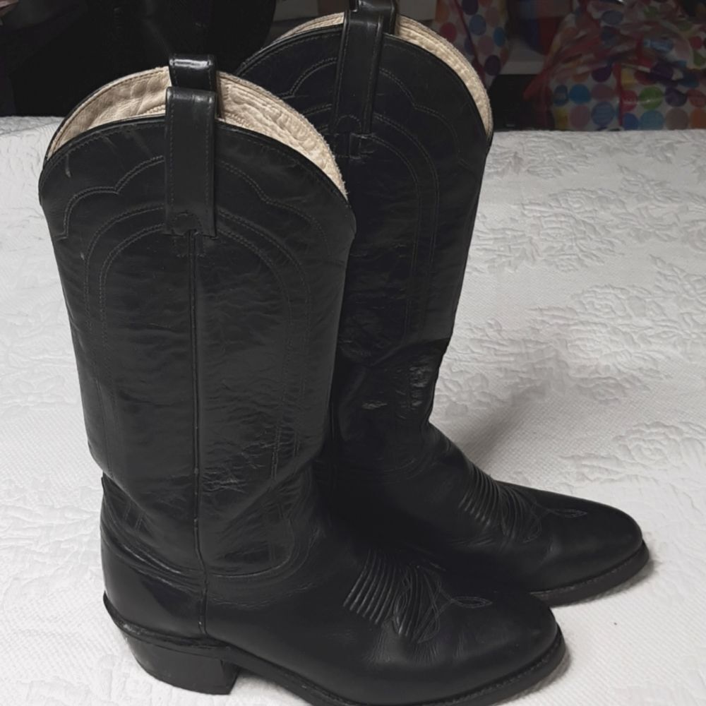 J. CHISHOLM Black Leather Boots